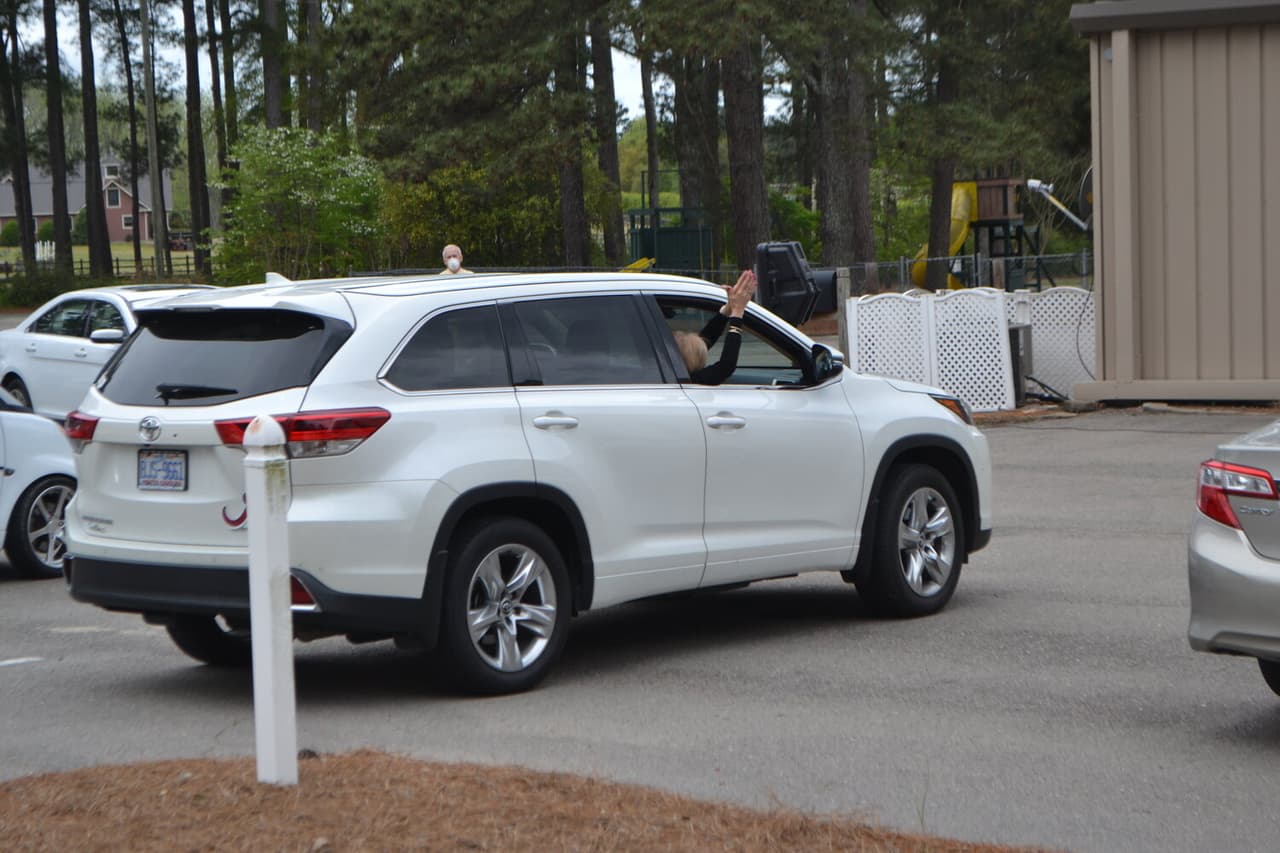 El pasado viernes inició la primera fase de la reapertura económica en Carolina del Norte tras la crisis del coronavirus. En la nueva normativa las iglesias podrán realizar sus servicios al aire libre con más de 10 personas, pero estas deben continuar respetando las medidas preventivas sugeridas por las autoridades estatales.