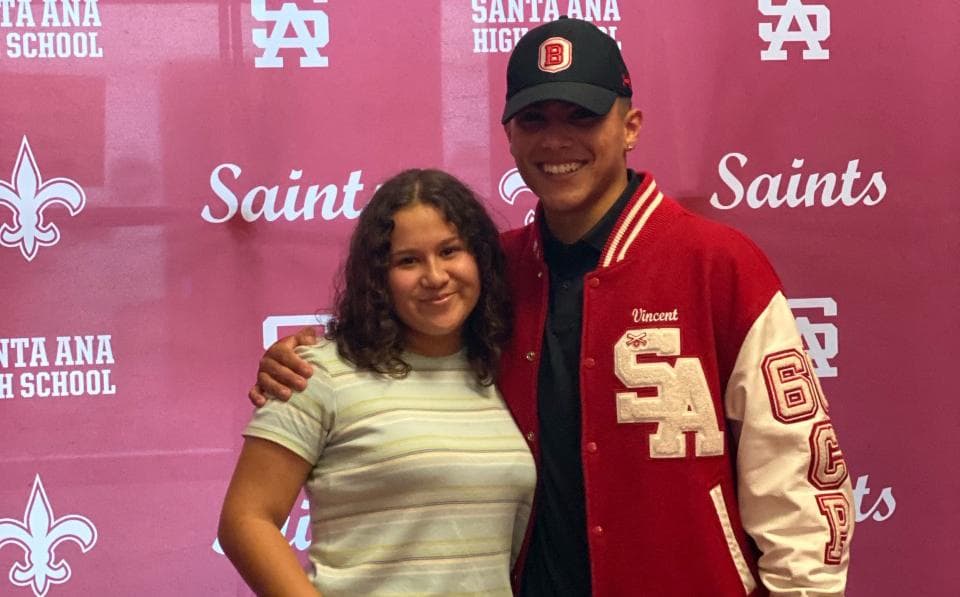 Una estudiante hispana de la Escuela Secundaria Santa Ana fue 
<b>seleccionada para ofrecer el discurso durante la ceremonia de graduación en la que participó el expresidente Barack Obama</b>, 
<a href="https://graduatetogether2020.com/" target="_blank">Graduate Together</a>, un evento en línea para los jóvenes de la generación 2020 que no pudieron tener su caminata tradicional para recibir su diploma debido a la pandemia del 
<a href="https://www.univision.com/temas/coronavirus">coronavirus</a>.