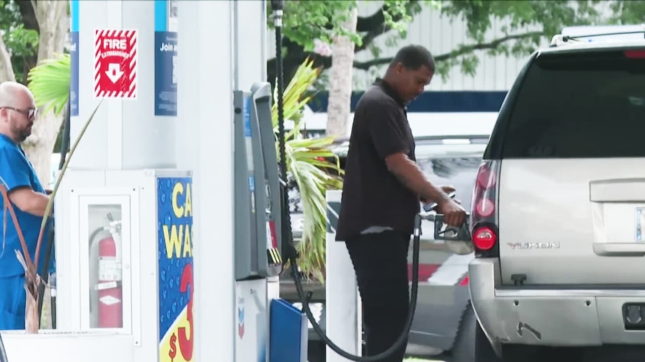 Precios de la gasolina en Florida han subido 39% en la última semana