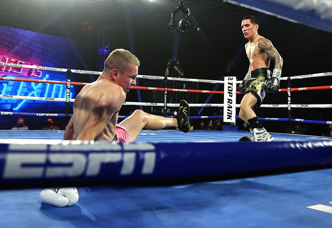 La esperanza de Puerto Rico, Edgar Berlanga, sumó su nocaut 14 consecutivo en el primer round.