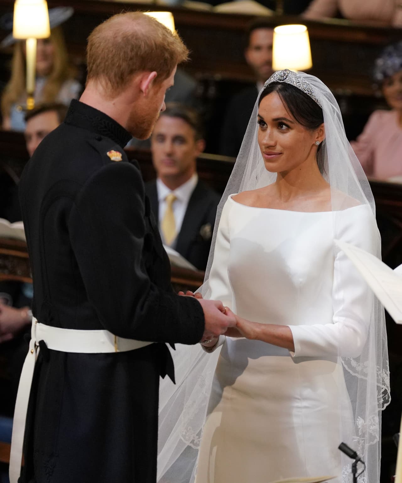 Durante sus votos, Meghan Markle decidió seguir con la tradición iniciada por su fallecida suegra, en la cual promete "no obedecer" a su esposo. Esta frase fue omitida en un inicio por Diana, pues la consideró machista y ahora han sido varias las princesas que han seguido esa enseñanza, incluso la misma Kate Middleton.