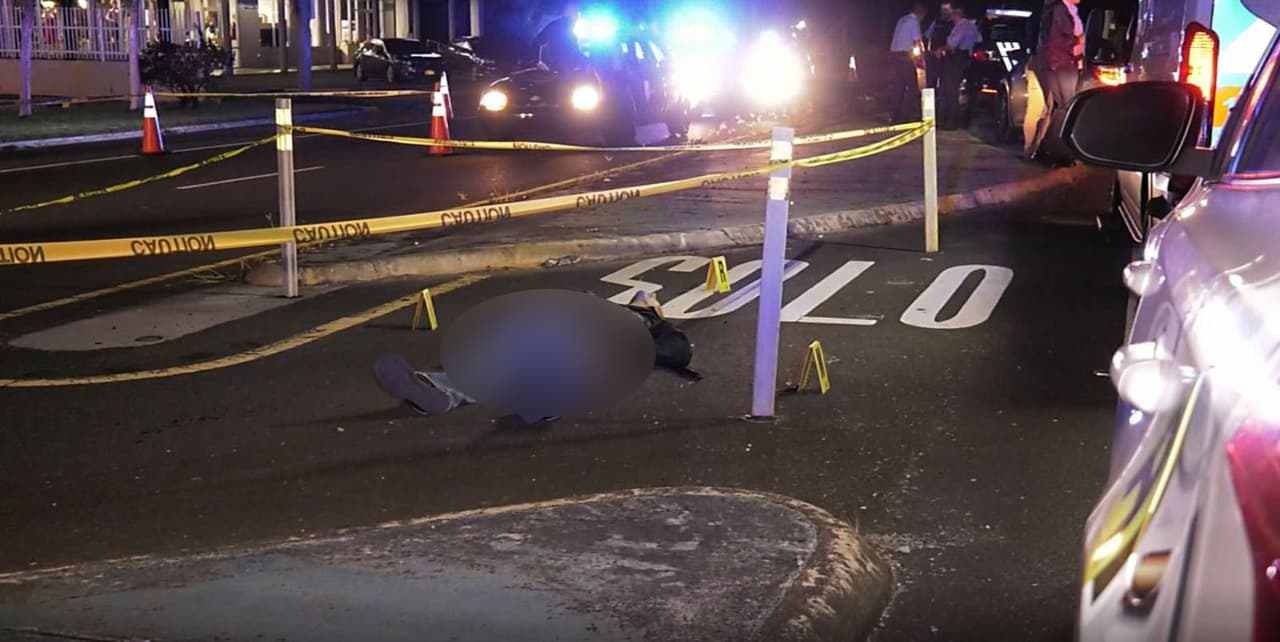 Como parte del protocolo el agente González Candelaria fue desarmado. Según se informó el oficial lleva 24 años de servicio en la Uniformada.