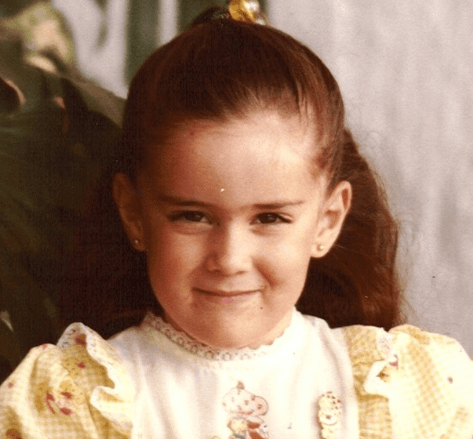 Su nombre completo es Jacqueline Bracamontes Van Hoorde y nació el 23 de diciembre de 1979.