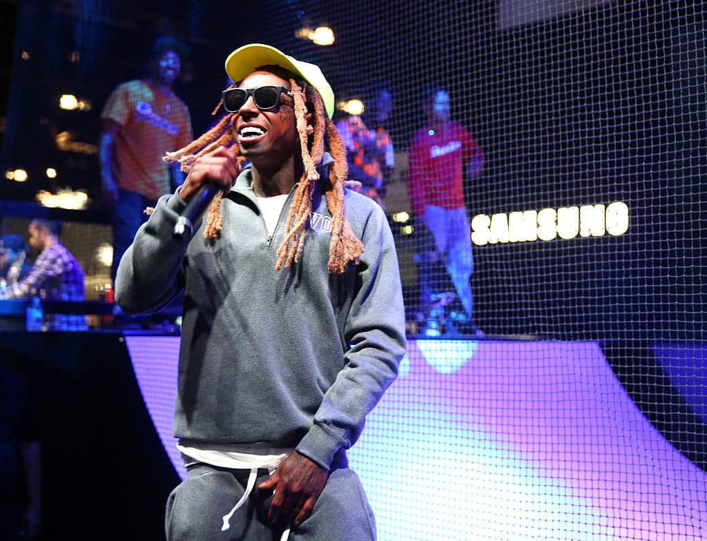 El 8 de marzo de 2010, Lil Wayne fue condenado a un año de prisión, que sirvió en Rikers Island.
<br>