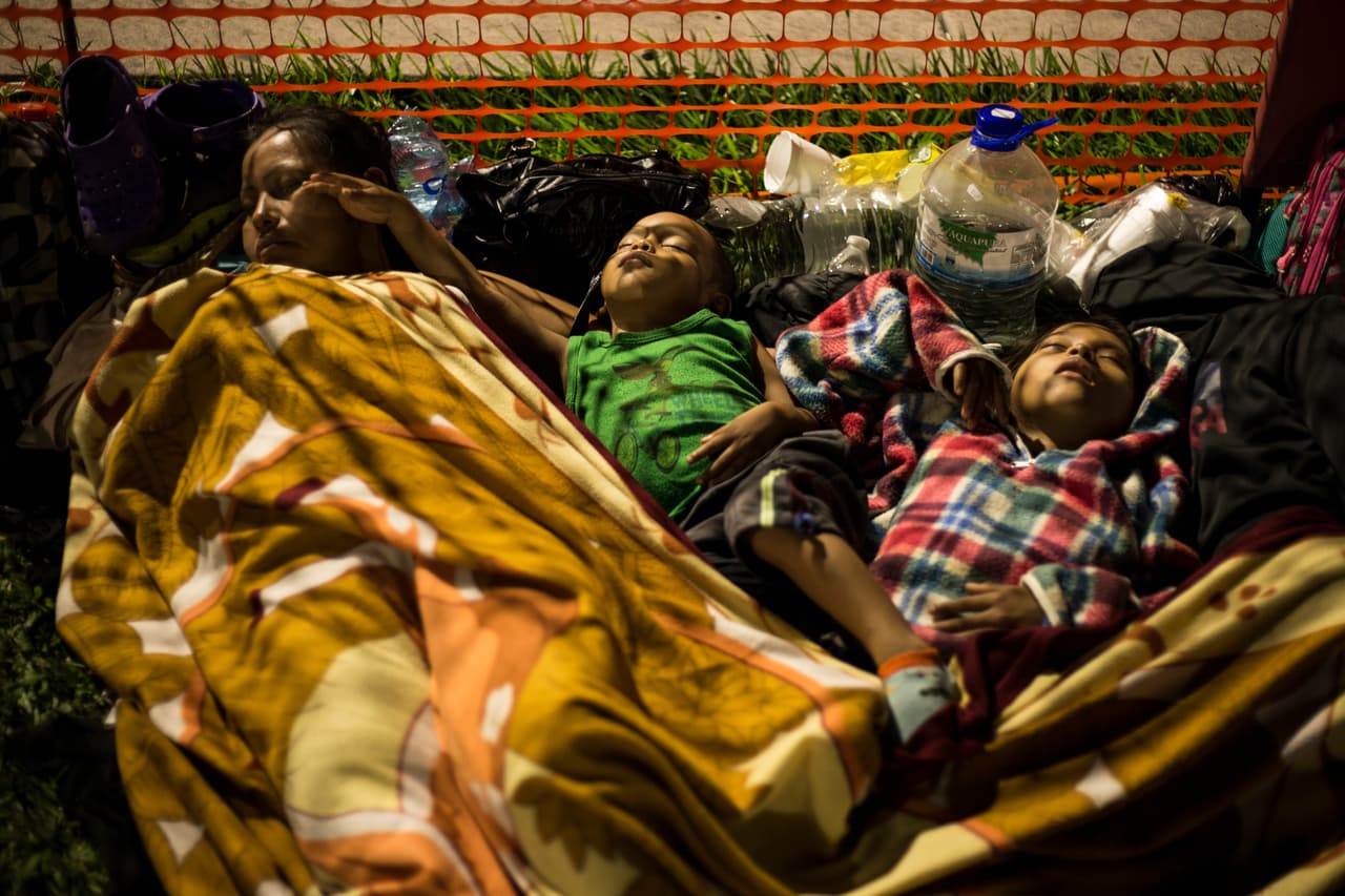 Los salvadoreños de esta caravana poco saben sobre los últimos anuncios del presidente de Estados Unidos, Donald Trump, en cuanto a cerrar fronteras ante la “invasión” de migrantes, a quienes pondrá en campamentos o centros de detención hasta deportarlos.