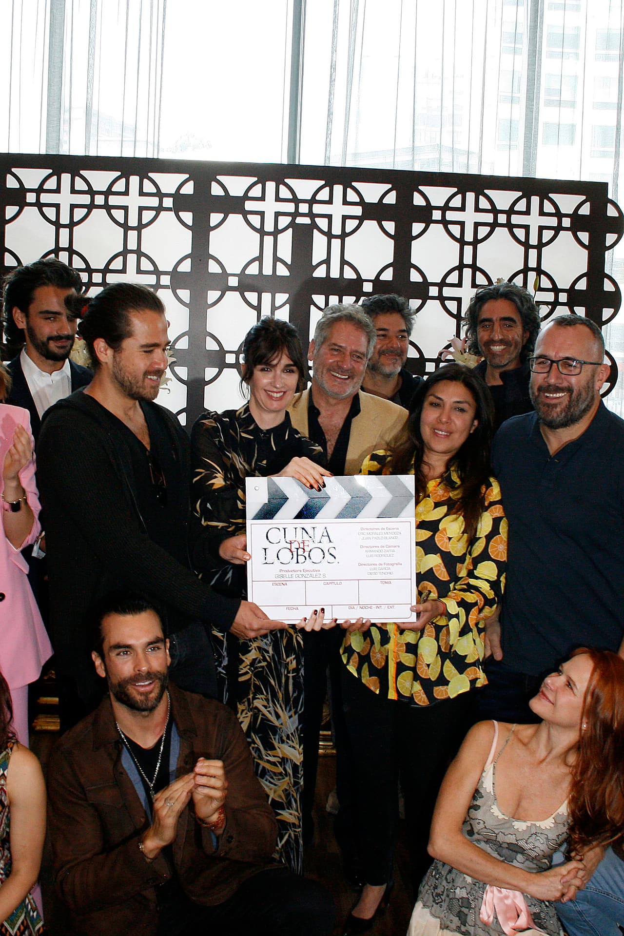 La actuación de la actriz española le valió el reconocimiento de sus compañeros de reparto, quienes
<b><a href="https://www.univision.com/famosos/aun-no-se-estrena-cuna-de-lobos-y-ya-el-elenco-elogia-a-paz-vega-por-su-interpretacion-de-catalina-creel-fotos">elogiaron su trabajo</a></b> como una de las malvadas más populares de los melodramas.