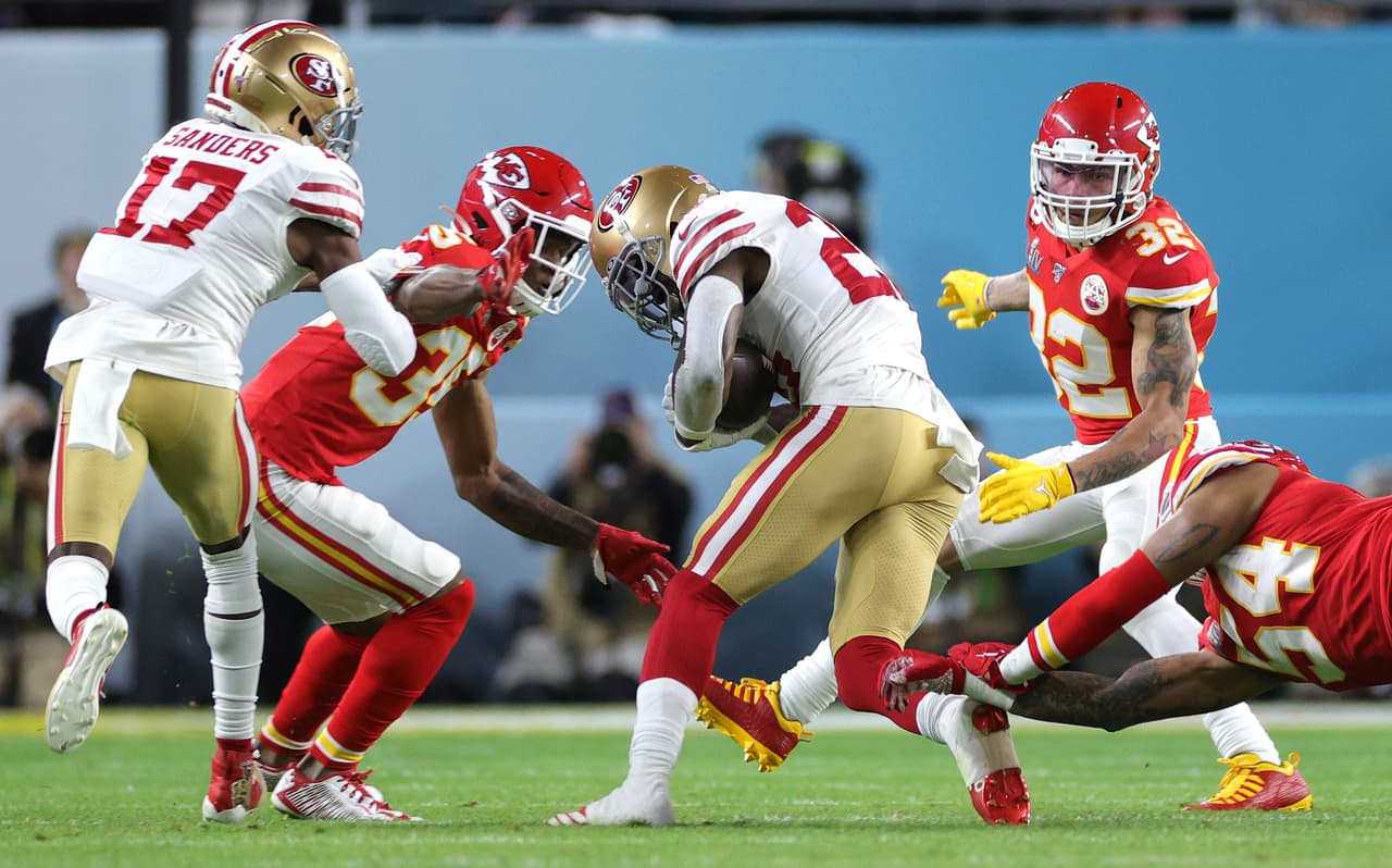 Tevin Coleman logró mover el balón lo suficiente y permitió que Robbie Gould extendiera la ventaja para el 13-10 a favor de los 49ers.