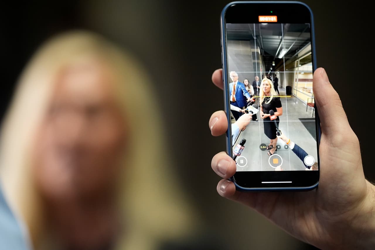 Greene dijo que aún está explorando la posibilidad de iniciar una campaña para competir por un puesto en el Senado. 
<br>