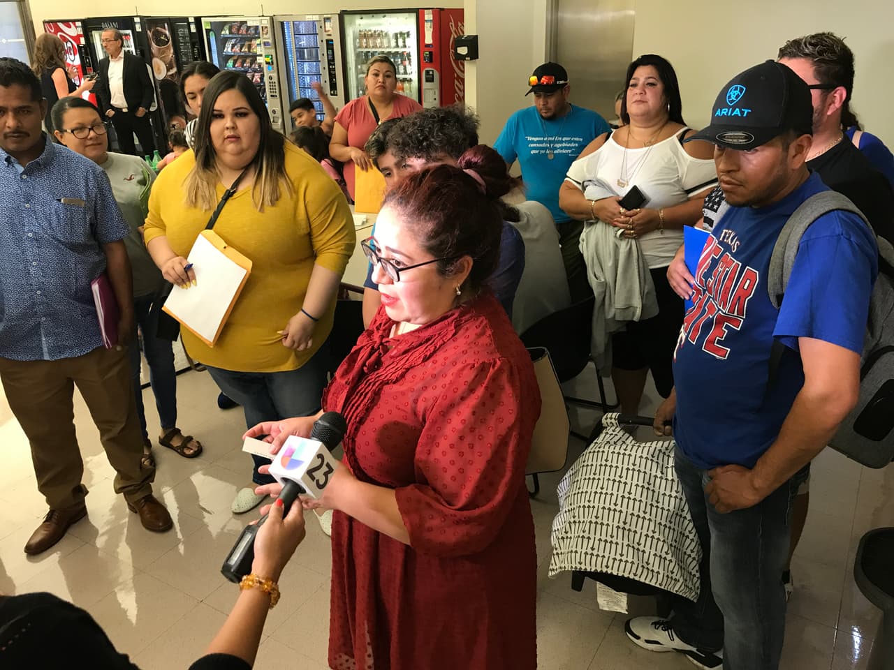 Oficiales de Fort Worth llegaron a la fiscalía para tomar sus declaraciones.