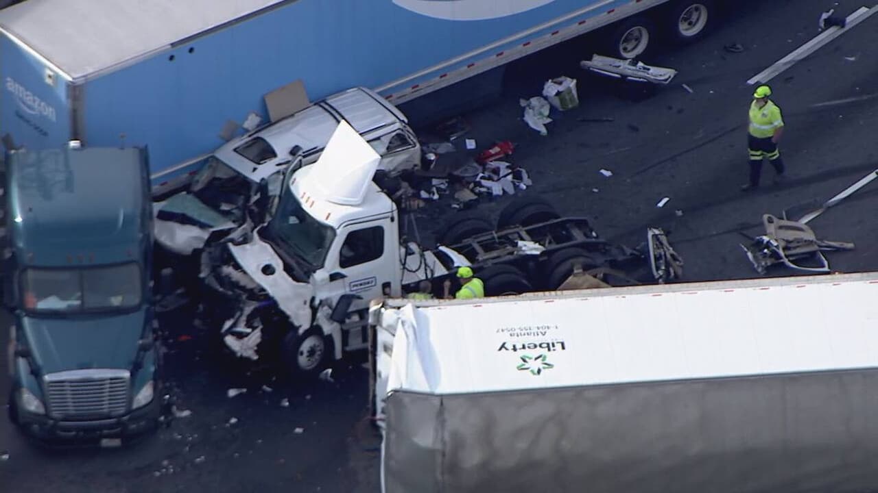 Reabren carriles de la I-75 SB después de accidente que involucró a varios autos y un remolque de camión     