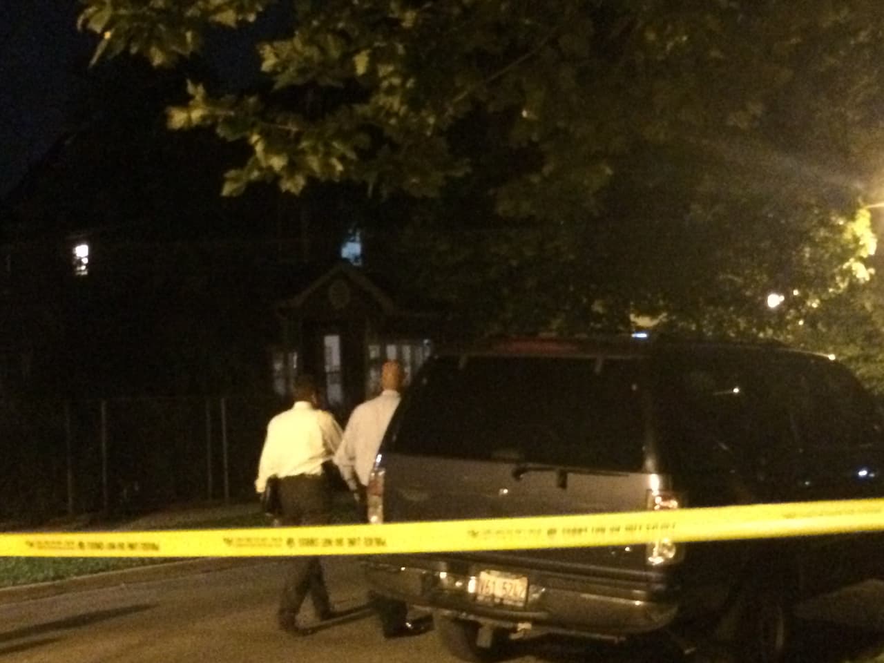 Pero después, la niña fue llevada al hospital Stroger con una escolta policial. Por el momento, no hay nadie en custodia de la policía.