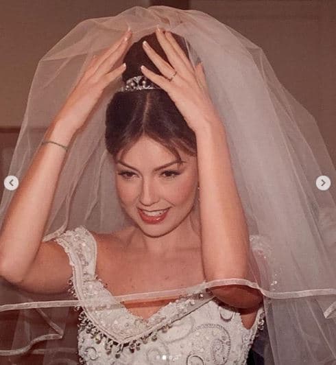 "[...] También recordé el día en que me peinó para mi boda. Lo hizo con tanto cuidado y cariño. Ayer mismo pensé ...”cuando vaya a Miami lo voy a visitar”... La vida y sus misterios... Justo hoy me entero de que se nos adelantó en el camino. Un genio de la industria de la moda acaba de partir. ¡Gracias por tanto, hermoso Oribe! ¡Siempre serás el mejor!", finalizó Thalía.