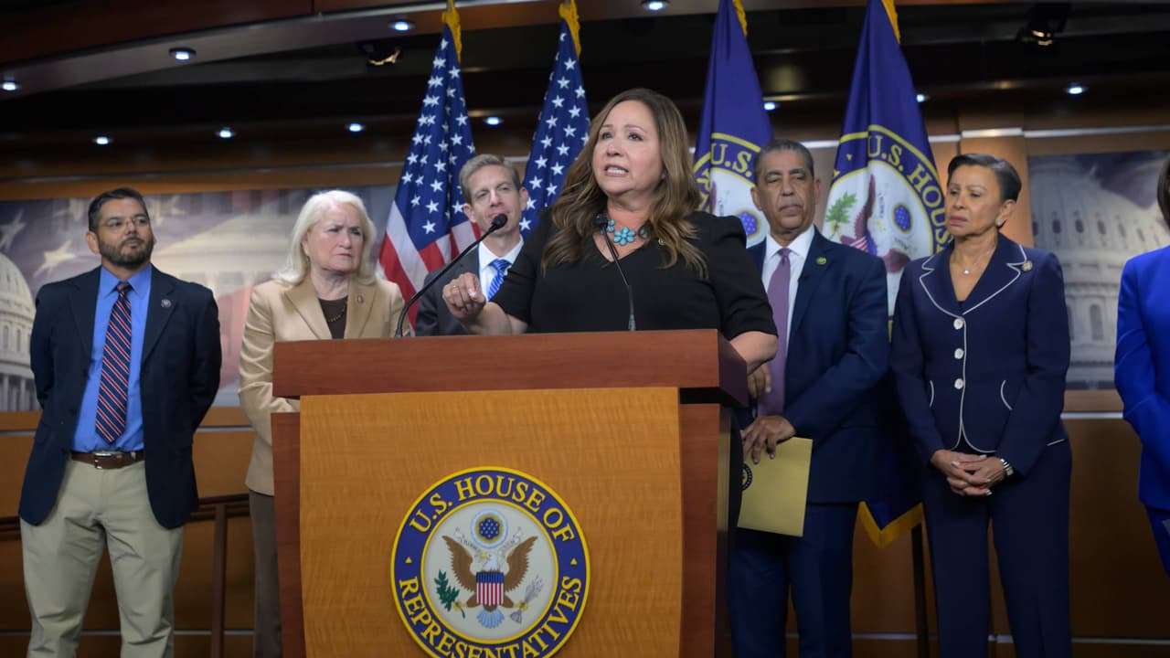 “Exigirle cuentas a Trump” ¿Qué sigue tras la juramentación de Adelita Grijalva?