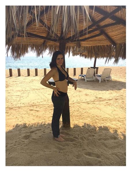 "Agradezco a la vida haberte puesto en mi camino mi amor @yoanpablo y que podamos vivir esta maravillosa experiencia de ser papás juntos, me haces muy feliz, Te amo!❤️
<br>Ya por fin pude hoy compartirlo con ustedes y eso también me emociona mucho, besos y bendiciones para todos! 😍🎉❤️🤗✨✨✨✨ #momtobe #babybump #15weeks #bestfeelingever #soblessed #pregnancy #momlife #love #unconditionallove #picbymydad😍".