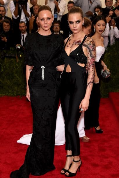 Cara Delevigne llegó con Stella McCartney.