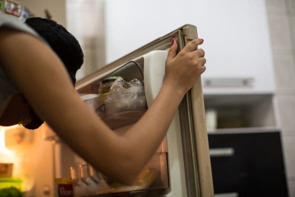 Ahora que sabes algunos datos importantes sobre la temperatura, te diremos cómo puedes ordenar los alimentos para mejorar su almacenamiento y aprovecharlos al máximo sin desperdiciarlos.