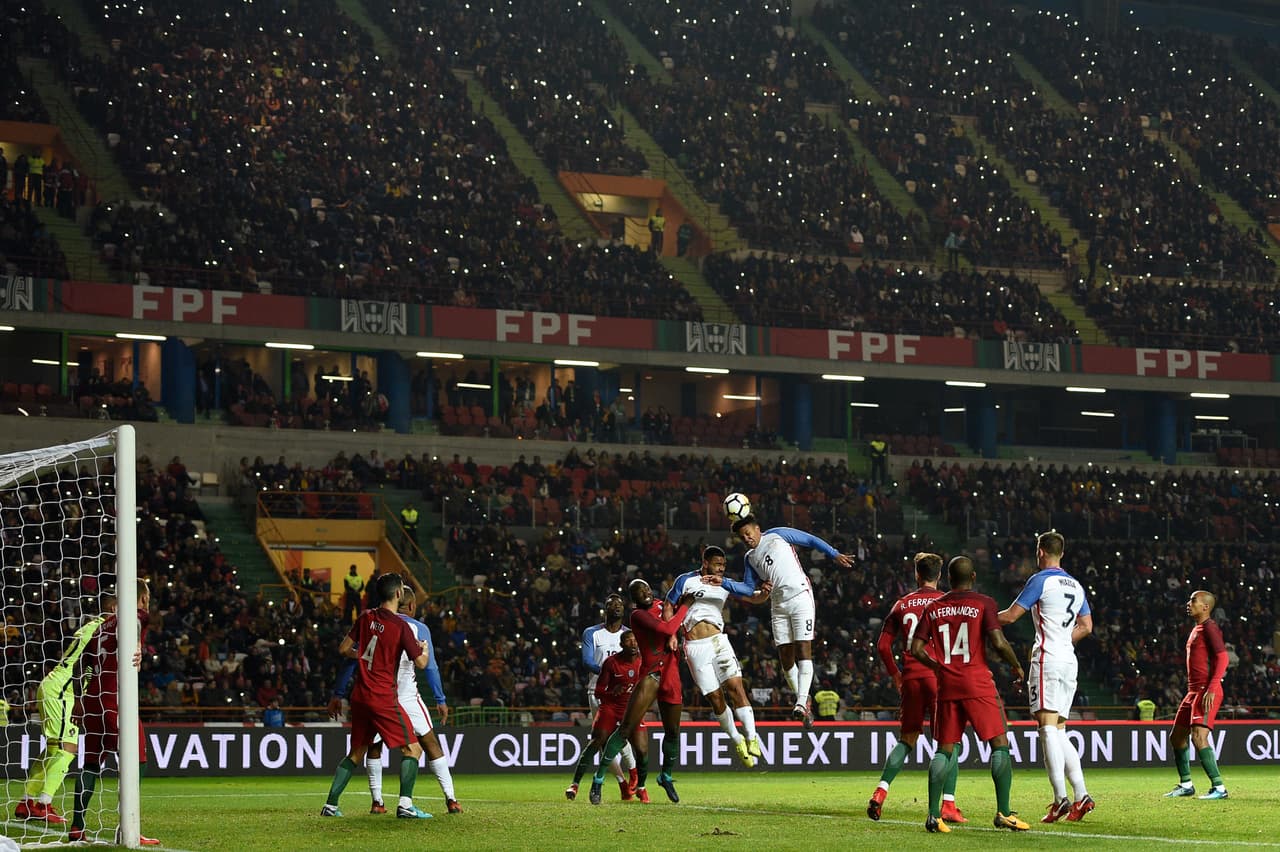 Los jovenes norteamericanos estuvieron cerca de ponerse al frente nuevamete, pero Beto evitó la cída de su marco con buenas atajadas.
<br>