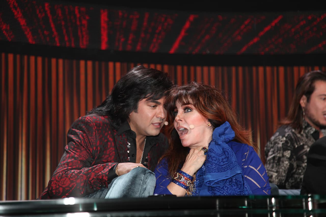 "Se verían muy bien juntos, y se lo dije a Albertano: 'Si no estuvieras casado'", relató Cristian. Aunque lo cierto es que el intérprete de 'Lloviendo estrellas' aún no le ha externado sus deseos a su madre.