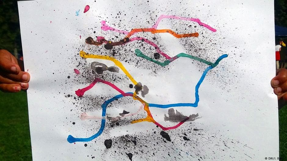 <b>Hora de actuar. </b>No todas las obras tienen una única interpretación. En este caso, Miguel (10 años) ofrece dos opciones. El robot podría representar el cambio climático, en cuyo caso, nuestra suerte estaría echada. La otra lectura posible: la inteligencia artificial escapa de control y se vuelve más fuerte que nosotros. Tampoco es una perspectiva muy favorable. Como sea, es momento de hacer algo.