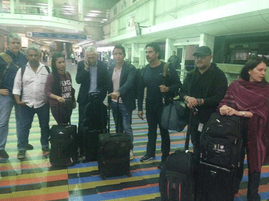 El equipo de Univision Noticias fue liberado el lunes en la noche, 
<b><a href="https://www.univision.com/noticias/escoltados-por-el-sebin-expulsan-a-jorge-ramos-y-al-equipo-periodistico-de-univision-noticias-de-venezuela-video">tras permanecer dos horas con 50 minutos detenidos</a></b>. Este martes, pudieron salir de Venezuela rumbo a Miami, Florida.