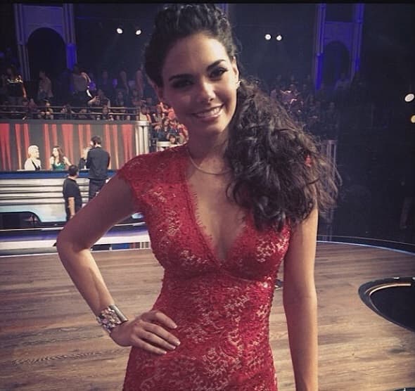 Pero esta hermosura demostró que es un estuche de monerías, pues no sólo brilla en la actuación.