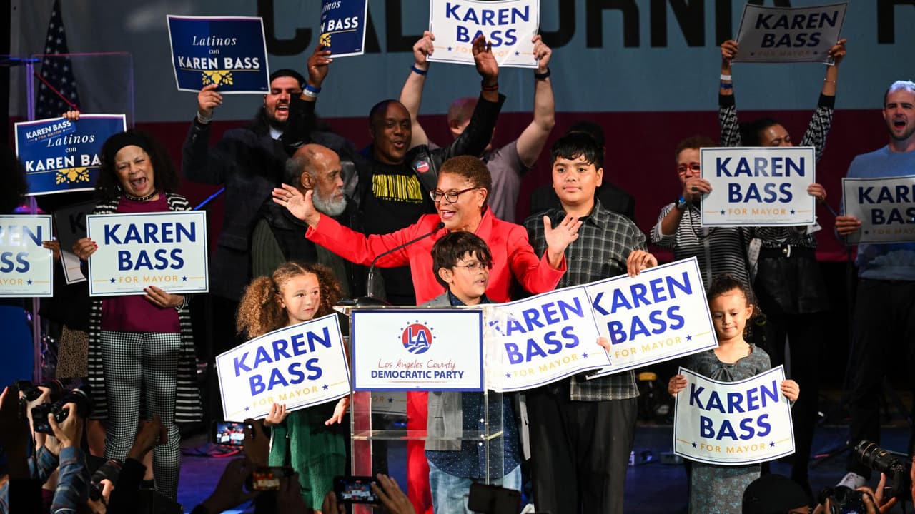 “Vamos a ganar”: Karen Bass sobre resultados preliminares en la contienda por la alcaldía de Los Ángeles