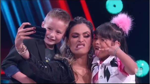 En más de una ocasión, durante esta temporada, Galilea tuvo que aceptar la tierna 'relación' de
<b><a href="https://www.univision.com/shows/pequenos-gigantes/galilea-no-sabia-que-su-hijo-mateo-estaba-casado-con-nayleah-video">Nayleah y Mateo</a></b>.