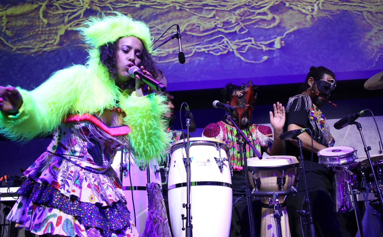 Yegros lleva varios años cantando en diferentes grupos, pero fue hasta el 2013 que se lanzó como solista con su álbum 
<i>Viene de Mi</i>. 
<br>