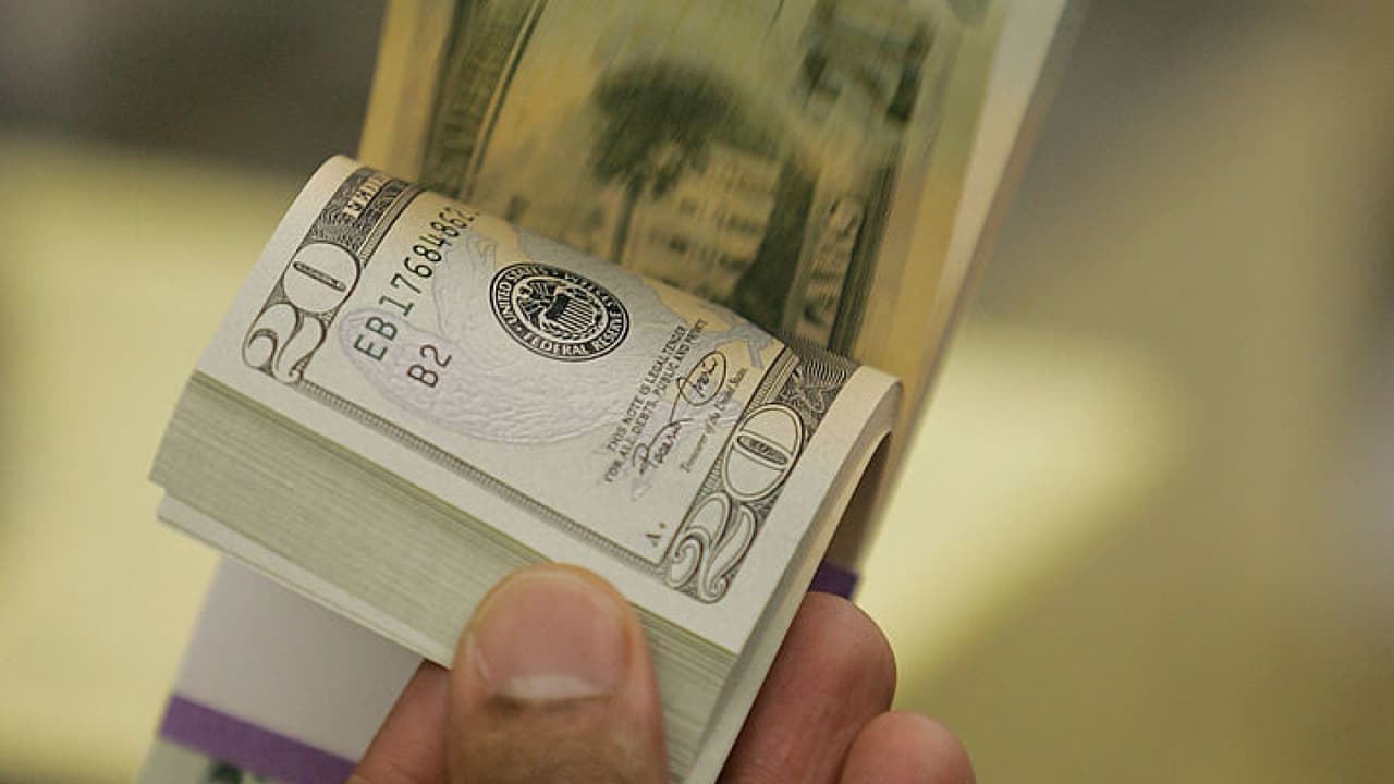 El Servicio de Rentas Internas (IRS) comienza a enviar una carta a los padres calificados para recibir los pagos del 
<a href="https://www.univision.com/temas/credito-tributario-por-hijo">crédito tributario</a> por hijo.