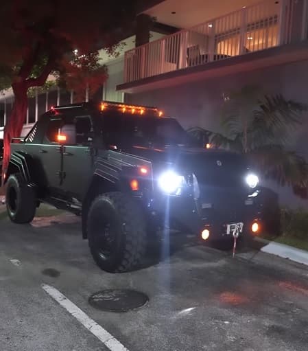 De acuerdo con Tradexauto, el blindaje nivel 7 “es el más resistente, y puede detener proyectiles de largo alcance y gran potencia”, así como disparos de revólveres, escuadras, rifles y escopetas, entre otras.
<br>