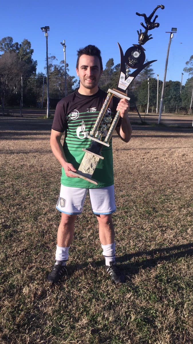 Además, reveló que durante este tiempo también se dedicó a otra de sus grandes pasiones: "[...] Estuve jugando 8 años al fútbol, así que, bueno también hice eso. Muchas cosas hice, como que cambié (el modo de) la vida [...]".