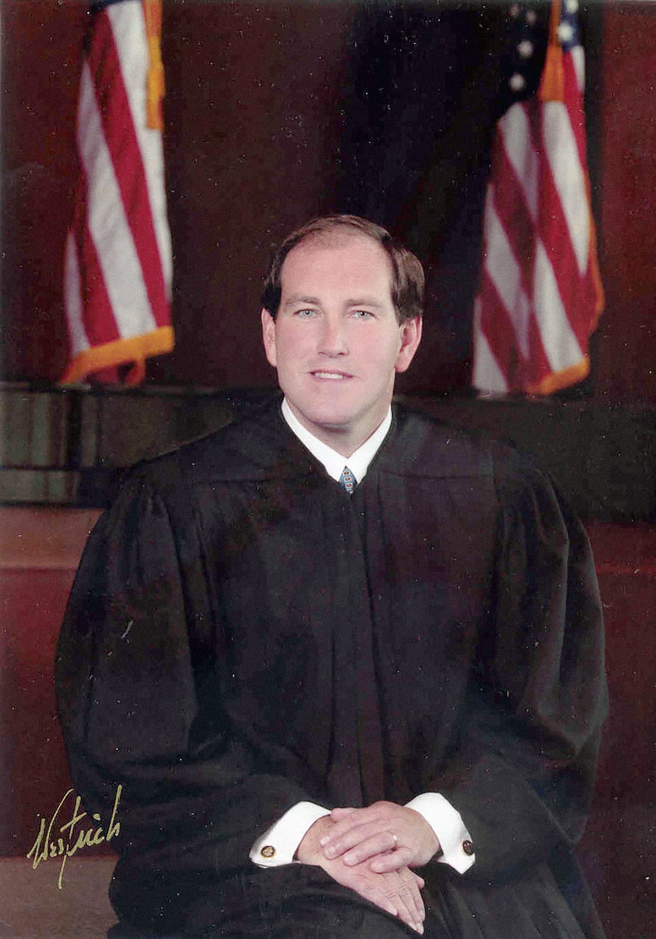 <b>Raymond Gruender.</b>
<h3 class="cms-h3-H3"> </h3>Pertence al 8vo circuito del Tribunal de Apelaciones de EEUU, nominado en 2004 por el presidente George W. Bush.