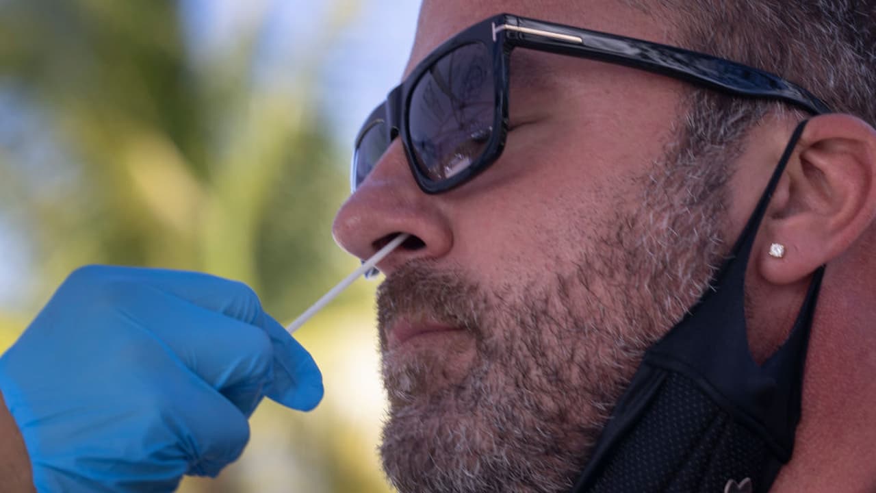 ¿Tienes una prueba casera de covid-19? Eres afortunado, hay pocas en el Metroplex