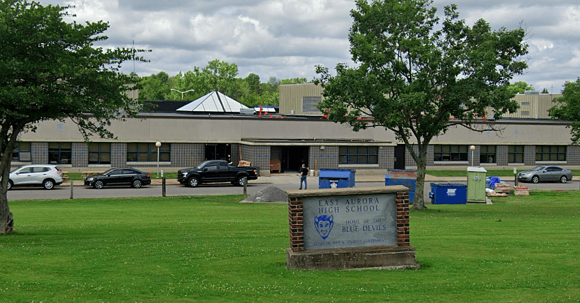<b>Escuela secundaria del este de Aurora:</b> la escuela logró calificaciones de A+ en maestros y salud y seguridad con una calificación general de A.
<br>
<br>
