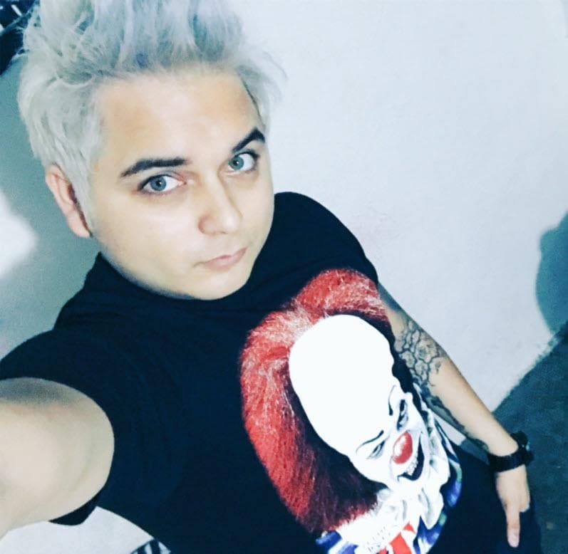 Después lo vimos en televisión como conductor en programas especiales de Televisa. Además, fue uno de los presentadores de Hoy cuando se transmitía los sábados en México. Fabián abandonó la televisión para dedicarse de lleno al teatro.