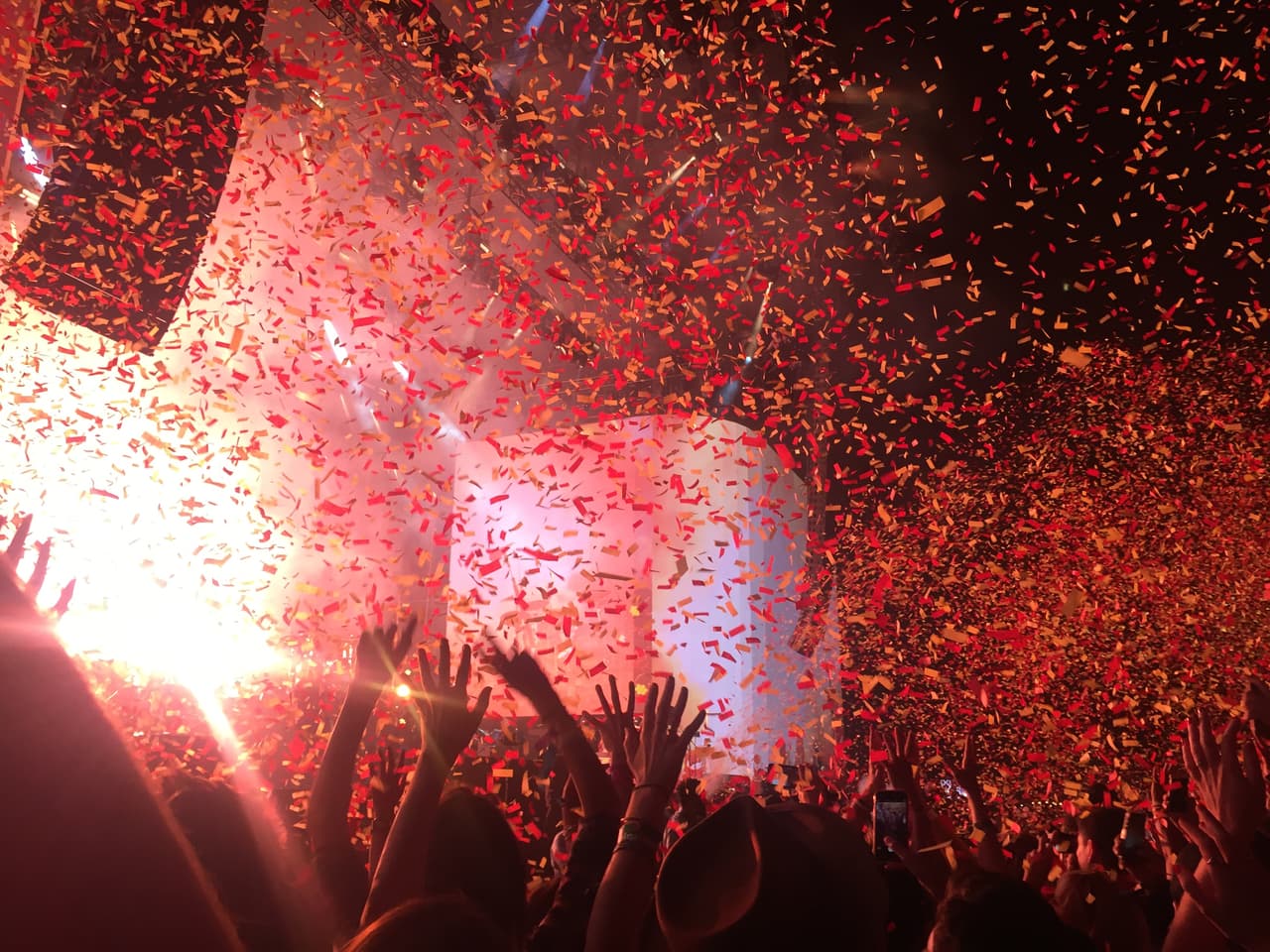 El final del set de Guns N' Roses en Coachella 2016