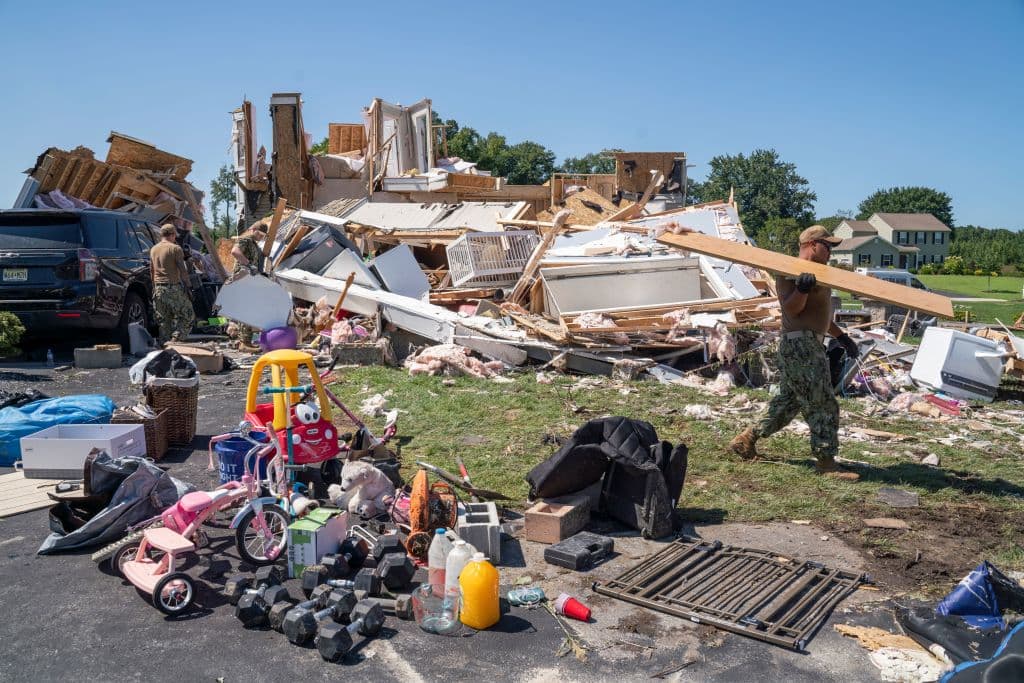 <a href="https://www.univision.com/temas/huracan-ida-2021">Ida enfiló hacia el norte</a> con intensidad de tormenta y luego como depresión después de haber golpeado Louisiana como un potente 
<b>huracán categoría 4 con vientos cercanos a las 150 millas por hora.</b>