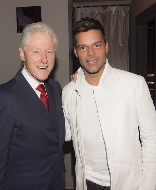 Ricky también anduvo muy ocupado y se reunió con el ex presidente Bill Clinton, y no se le olvidó presumirnos la foto.