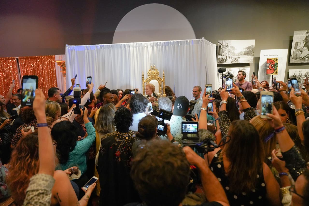 "El ambiente era eléctrico y tenemos el honor de contar la vida y la carrera de este ícono internacional con esta exposición”, dijo Jorge Zamanillo, director ejecutivo del museo histórico de Miami.