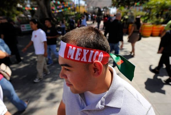 En Los Angeles, California, un gigantesco festival tiene lugar cada 5 de mayo. Alrededor de 150 mil personas se dan cita cada año en el lugar.