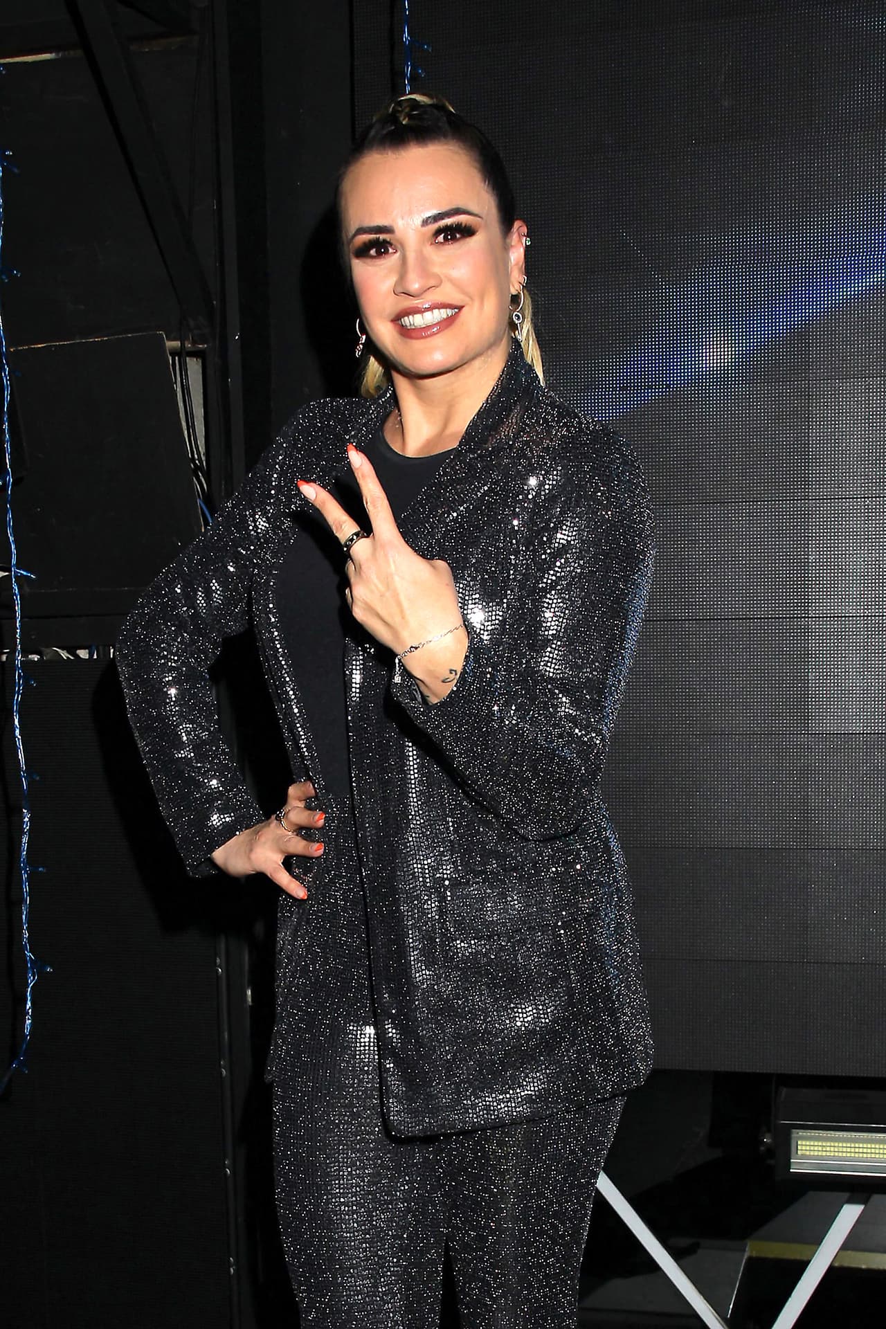 La cantante 
<b><a href="https://www.univision.com/entretenimiento/maria-jose-sobre-su-papel-de-amante-de-julian-gil-me-quede-con-ganas-de-un-buen-atascon" target="_blank">María José</a></b> advirtió que en su casa no habrá represalias para las mujeres que, al igual que ella, serán parte del paro. 
<b>"Es algo que quiero apoyar"</b>, dijo para el programa 
<b><a href="https://www.youtube.com/watch?v=t8UJ_2DnS54" target="_blank">'De primera mano'</a></b>, "en mi casa no va a haber represalias para ninguna de las mujeres que trabajamos". 
<br>