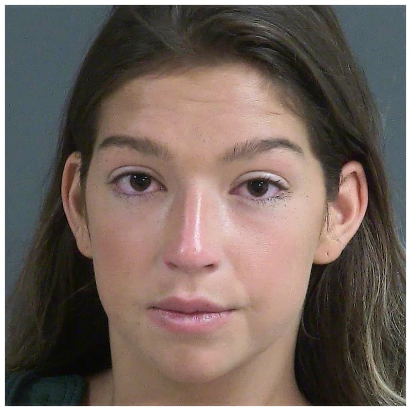 Jamie Lee Komoroski, de 25 años, fue quien ocasinó el fatal accidente al conducir a exceso de velocidad y viajar en estado de ebriedad. La mujer está acusada de múltples cargos.