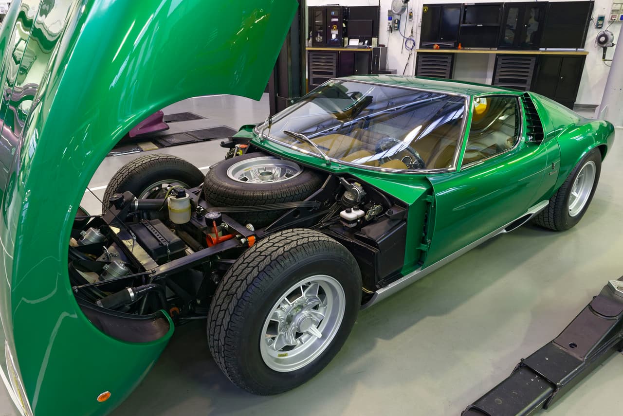 También se conserva la motorización original del vehículo, en el marco de un trabajo de investigación y posterior restauración