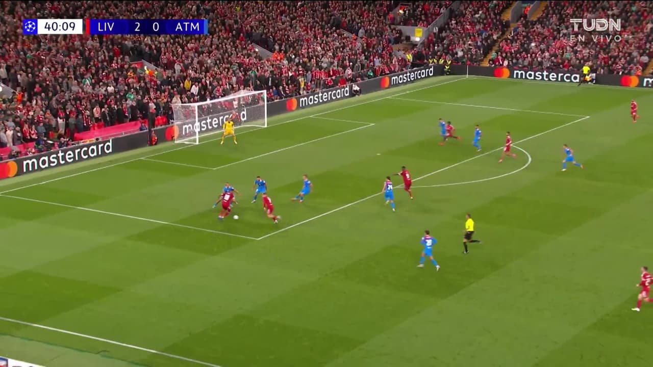 ¡TIRO ATAJADO! disparo por Alexander Isak.