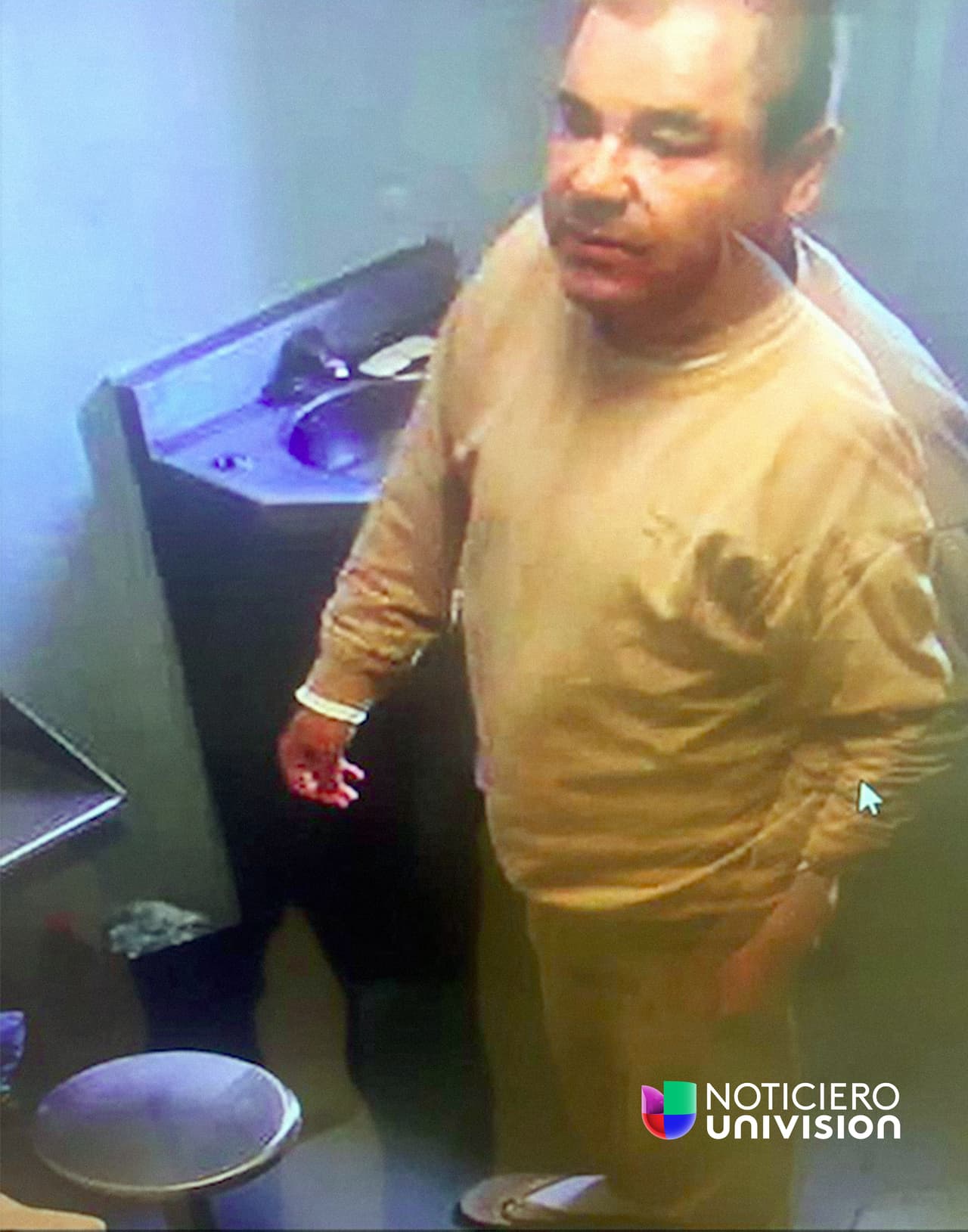 'El Chapo' en su celda en Ciudad Juárez en una de las pantallas de vigilancia de la Comisión Nacional de Seguridad.