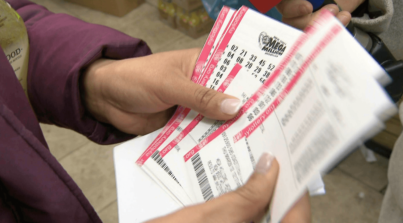 ¿Cambia la cantidad de impuestos que quitan si soy turista o indocumentado? Esto es lo que debes tomar en cuenta al cobrar tu premio.