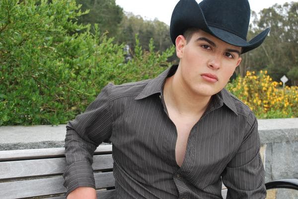 <b>Adriel Fabela</b> en los 
<i>Latín America Music Awards</i> se llevo el premio de "Nuevo Artista Favorito" En PLN compite en la categoría Colaboración del año. 
<a href="http://www.univision.com/especiales/premio-lo-nuestro/vota">VOTA AQUÍ</a>