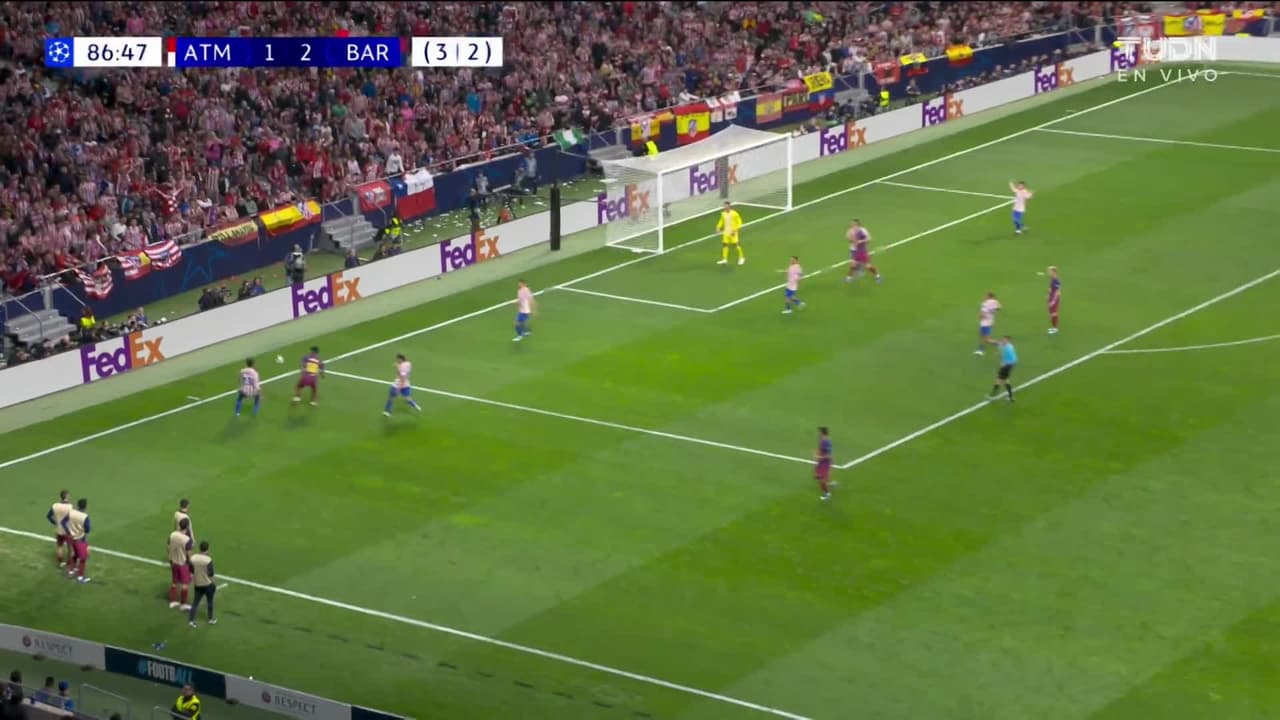 ¡TIRO ATAJADO! disparo por Nahuel Molina.