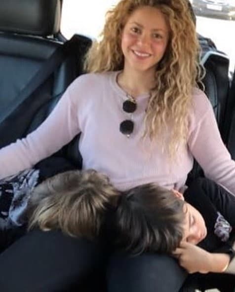 Con esa promesa, la intérprete de 'La tortura' inició esta nueva aventura musicial en compañía de sus pequeños Sasha y Milan. Su compañero Gerard Piqué también
<b><a href="https://as.com/tikitakas/2018/06/06/portada/1528266963_698759.html">se paseó entre el público</a></b> que se dio cita para aplaudirla en Hamburgo.