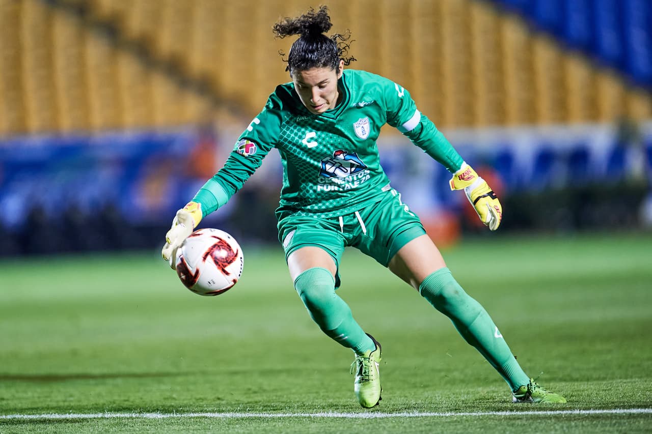 Tigres derrotó al Pachuca con doblete de StephanyMayor y uno más de Ovalle; por 'las Tuzas' descontó Viridiana Salazar. Las de Tigres ya son segundas, con un partido menos que el líder América.